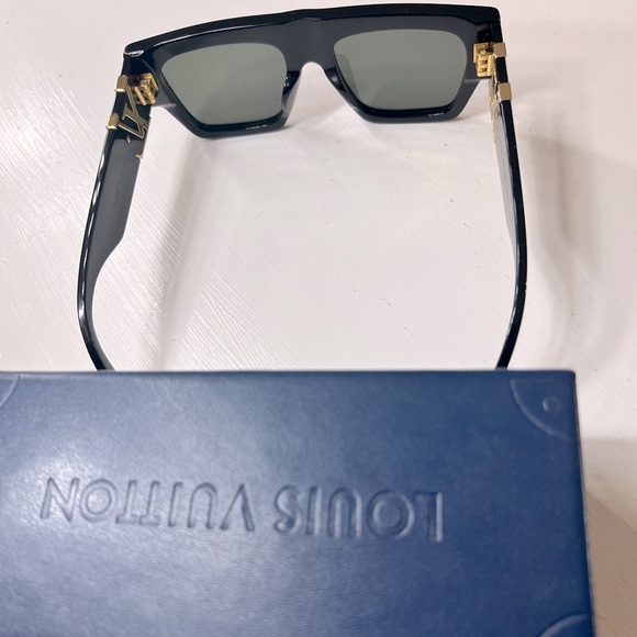 Louis Vuitton Link Square Sunglasses Polarize - Picture 2 of 10